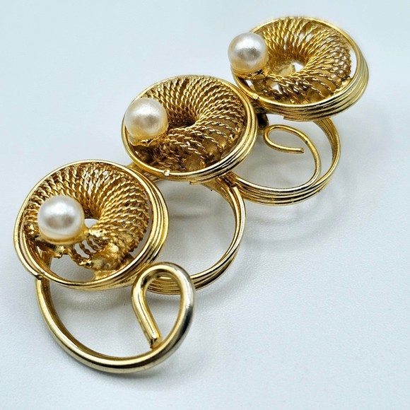 Faux Pearl Brooch Wire Circle Swirl Trio Goldtone Vintage Pin - Picture 2 of 8